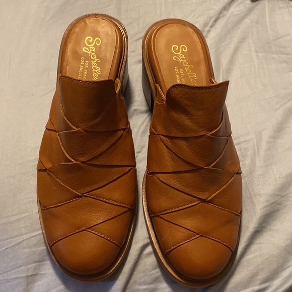 Seychelles Women's Masterpiece Clog in Tan - Picture 8 of 11